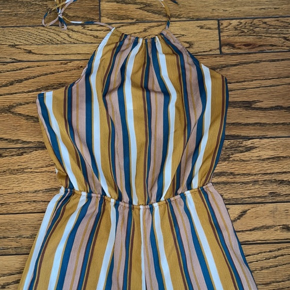 Emory Park pants halter top jumpsuit wide legged. - Picture 4 of 9